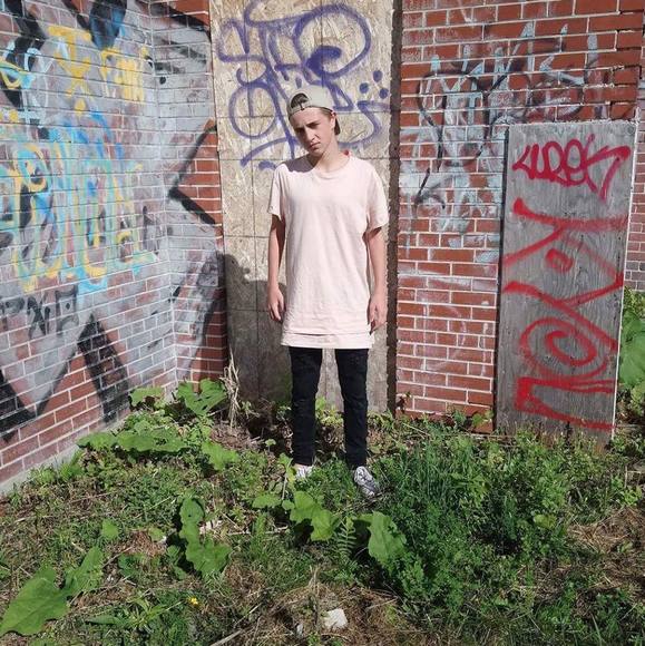 Meet your Posher, Alexis - Picture 1 of 1